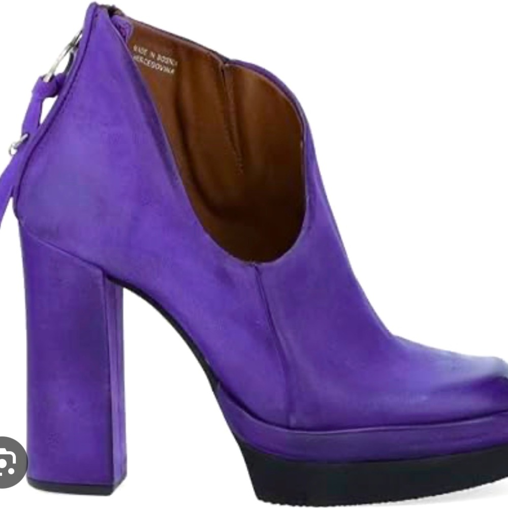 VESTRO Toxic Purple: Genuine soft leather booties